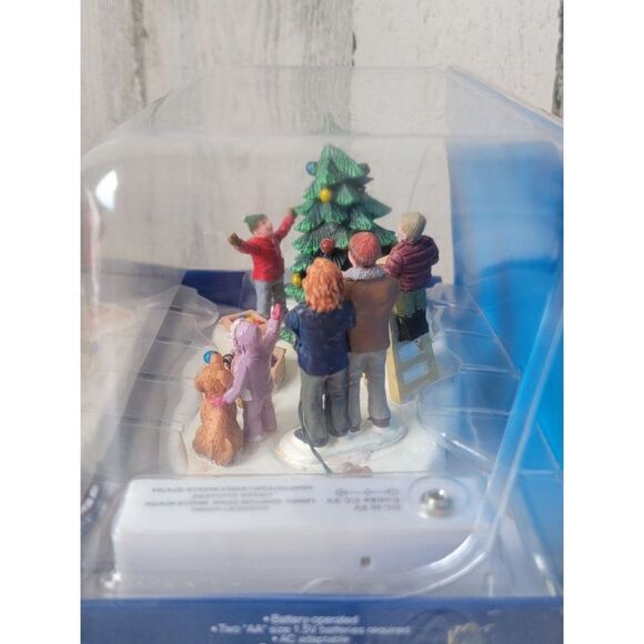 Lemax lighting the tree 2010 Village accessories snow light up Xmas - Picture 6 of 9